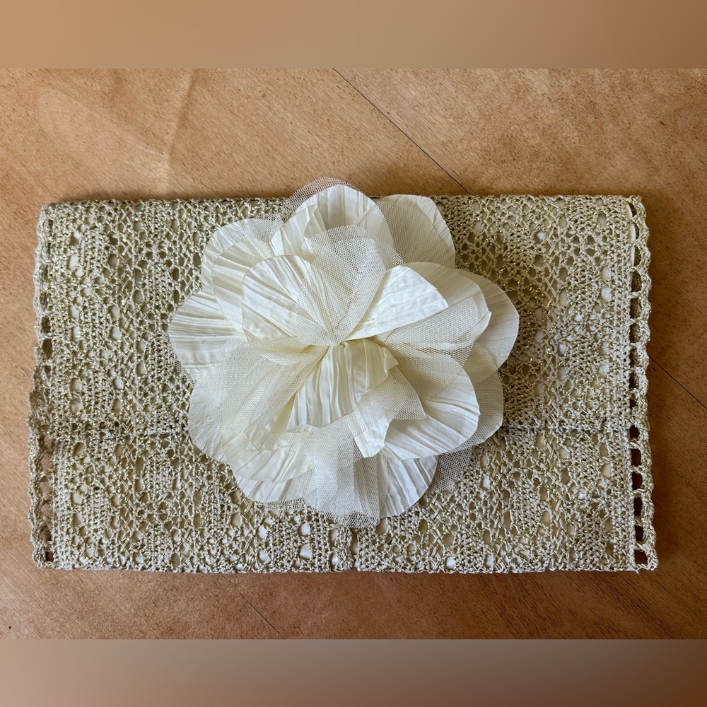 Gorgeous Floral Clutch. NEW!